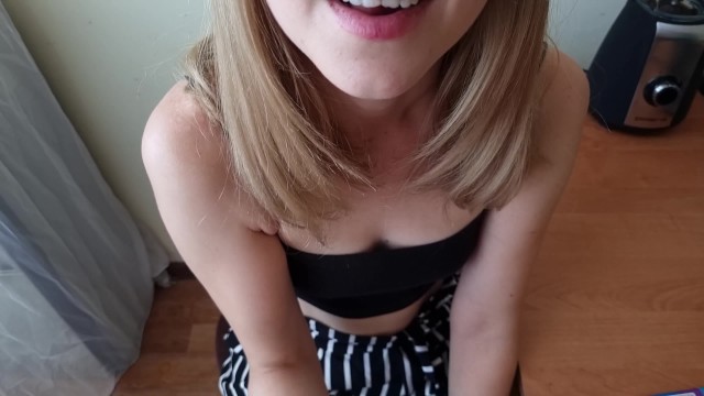 Сучка  пососала и отведала  сперму