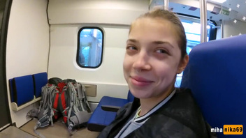 Ника берет в рот в поезде