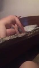 Пара снимает на камеру свой семейный классический секс