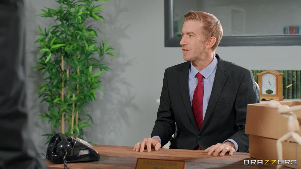 Директор школы жарит сисястую самку