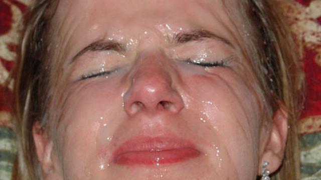 кончает на лицо молодой жене-1