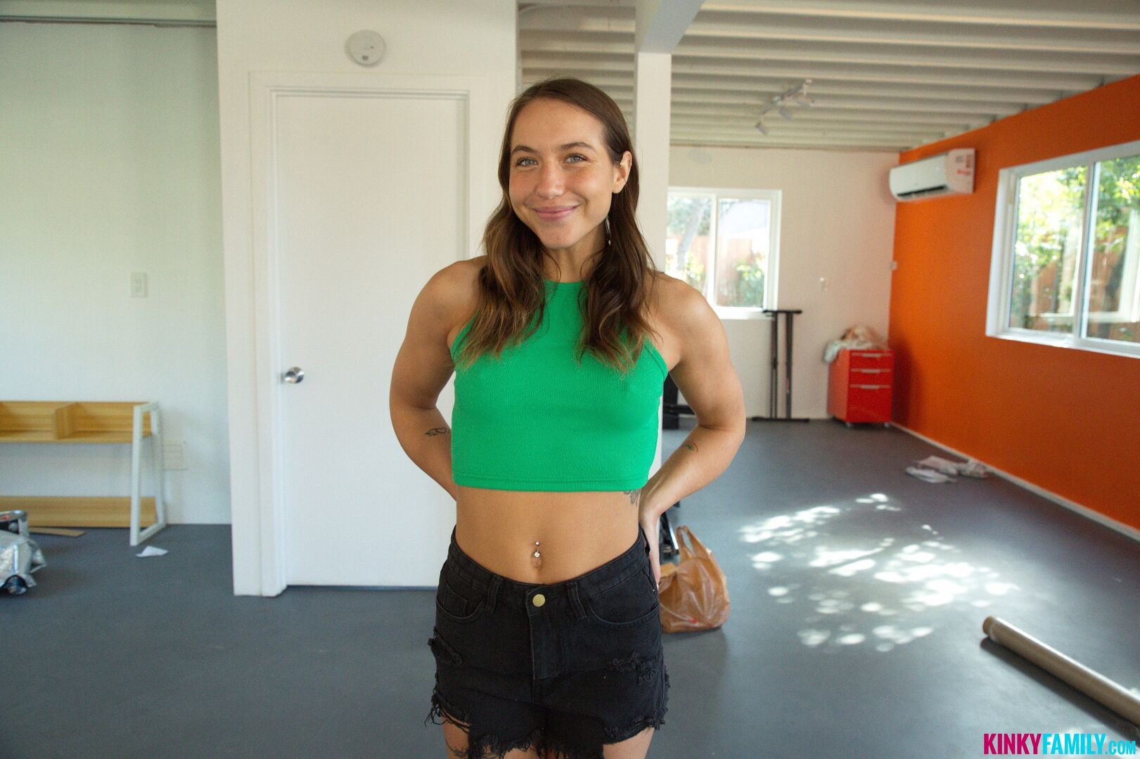 Минет и по письке,  молодая деваха трахается