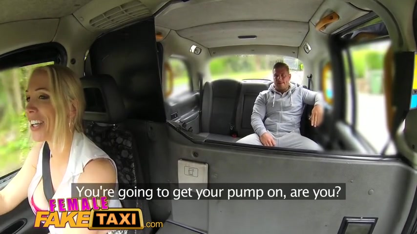 Здорового мужика телка таксистка захотела и прямо в машине с ним отлично совокуплялась