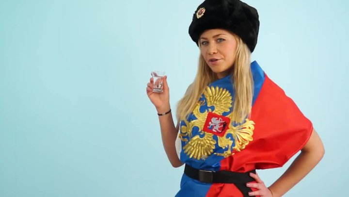 Линдси Олсен (Lindsey Olsen) позирует на камеру