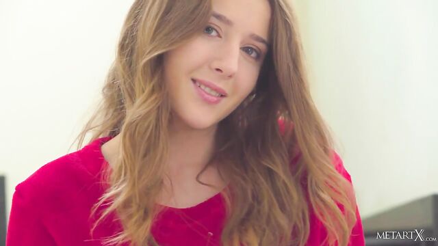 Молодая любительница  мастурбации