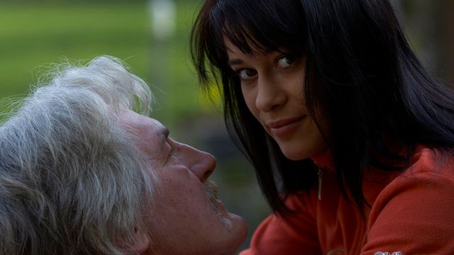 Сексу все возрасты покорны, старик и молодая Вики (Vicky)