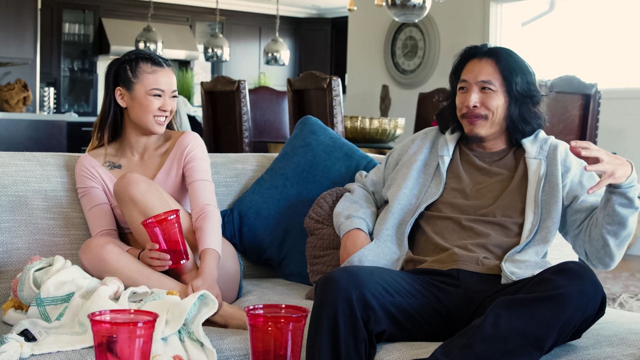 Брюнетка азиатка с жарким любовником