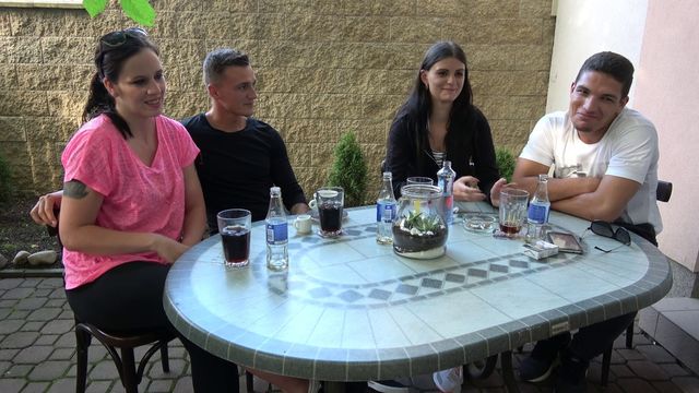 Дружеские посиделки закончились отличным сексом для татуированного товарища и его телки