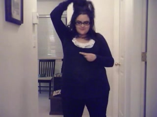 Стриптиз от молодой милой пышечки (часть 4)