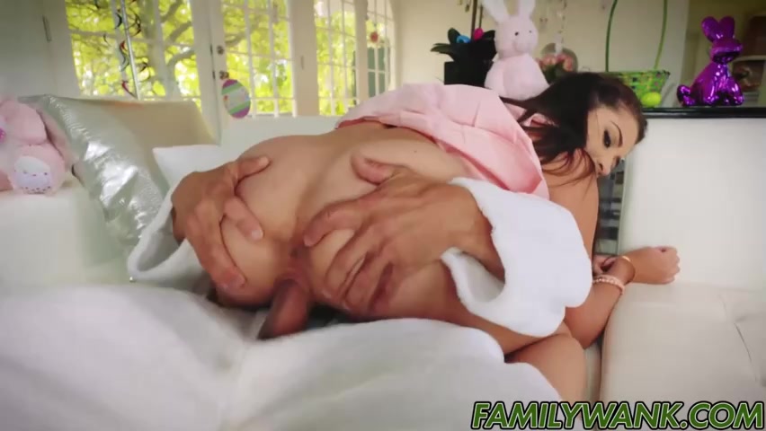 Распутный зайчик, самец в костюме отлично натягивал красавицу