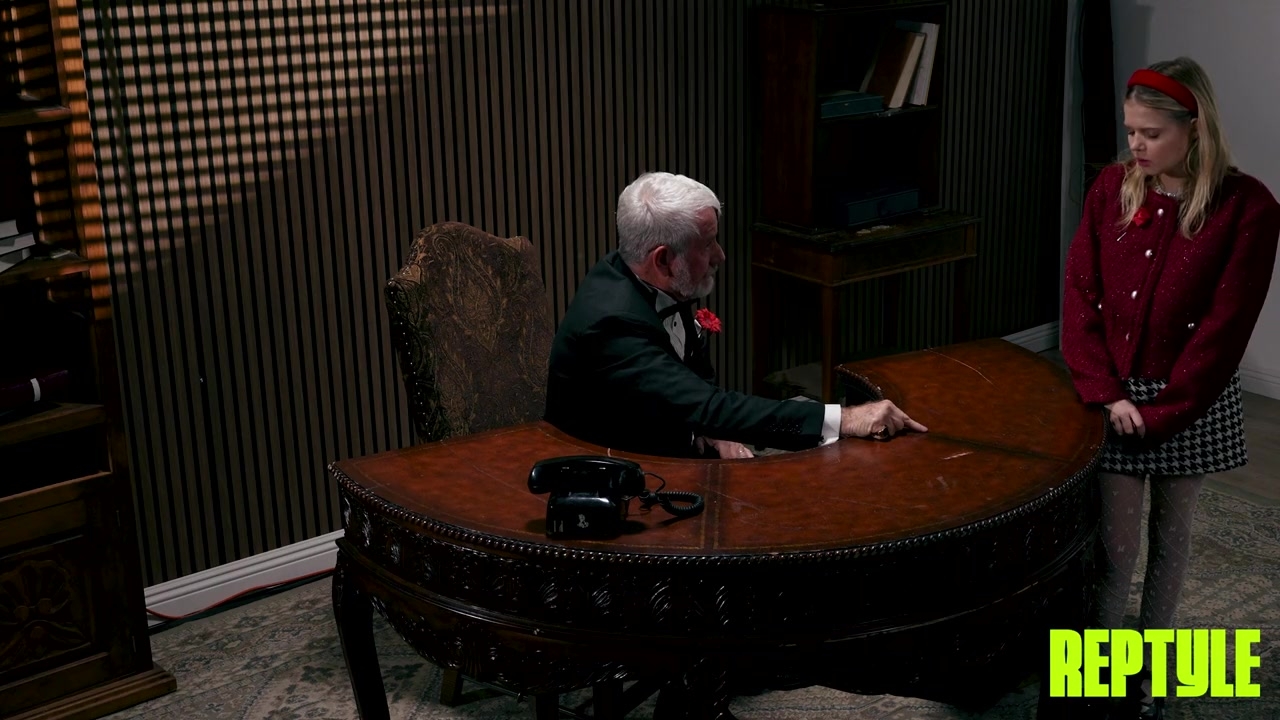 Концепция: «Извращенец» Крестный отец (Все услуги имеют свою цену)