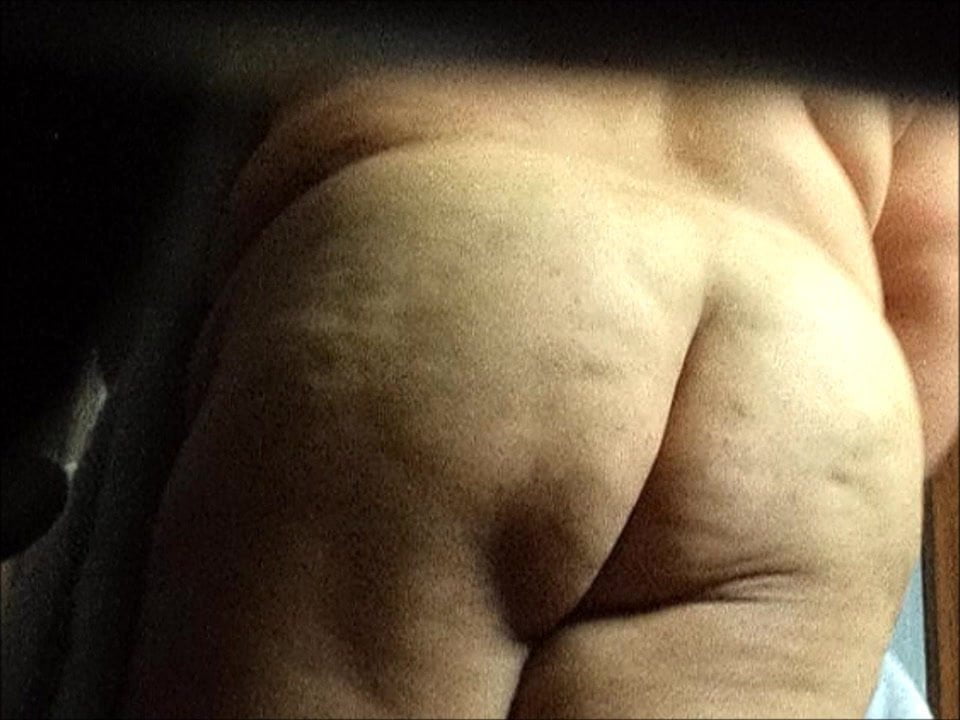 Большая задница и волосатая писька – скрытая съемка толстой женщины