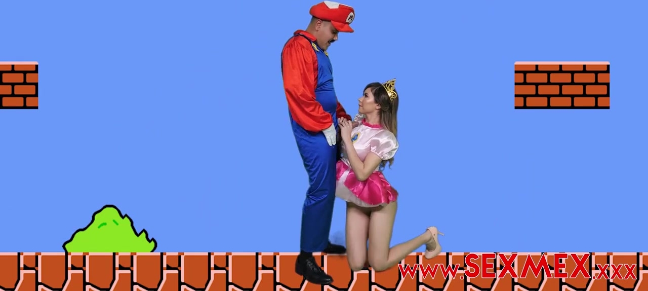 Милфу с большими дойками  жарит пацанчик