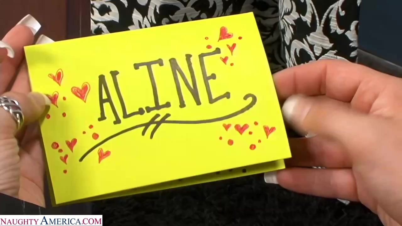 Негр  круто трахает белую пышногрудую  крошку