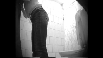 Русская студентка отсосала член в туалете ПТУ