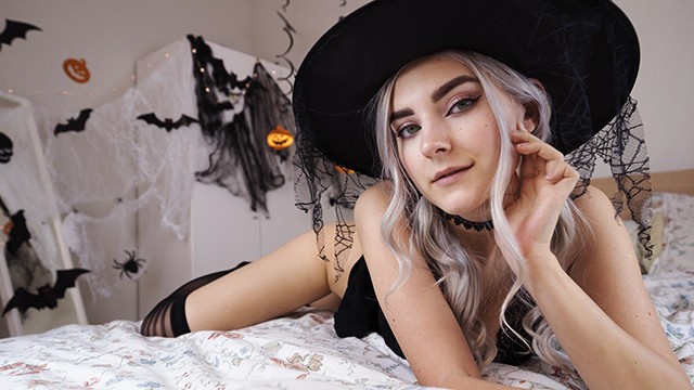 Ева в образе ведьмочки хочет хуй, Ева Илайф (Eva Elfie)