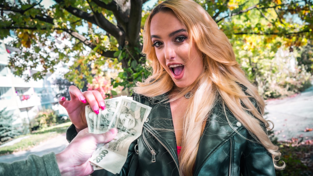 За деньги  прожарил секси блонду