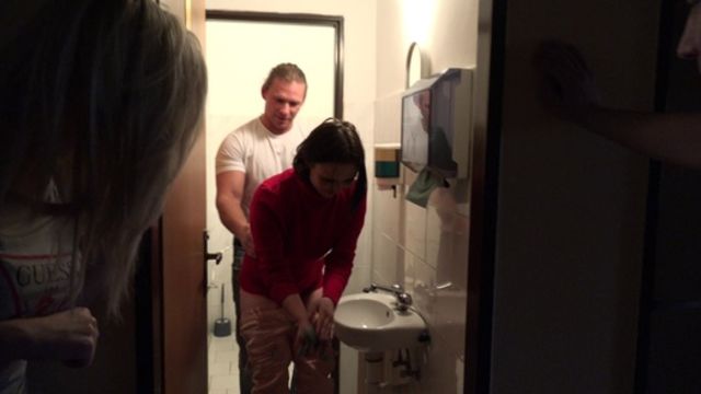 Грязная групповушка на отвязной вечеринке со стонами криками и бурными оргазмами