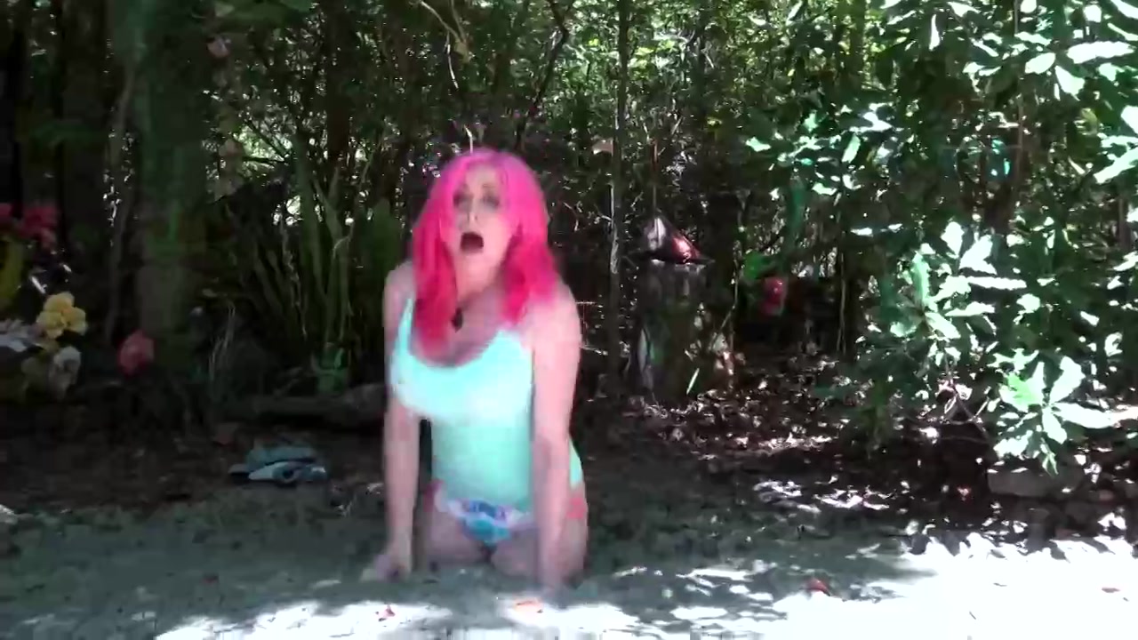 Телка в грязи, забавы в луже грязи