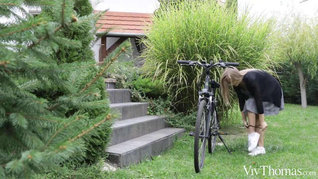 Их  лесби секс  на свежем  воздухе