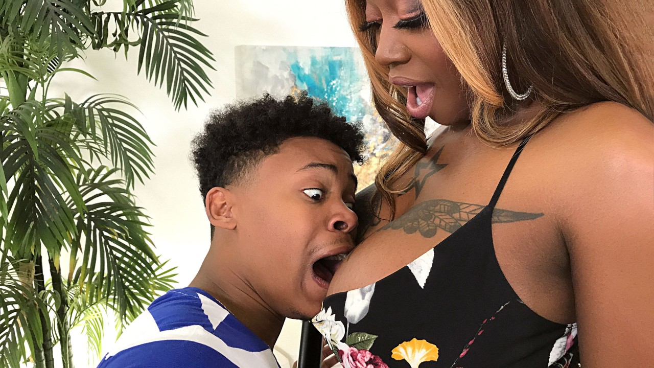 Пасынок и его жопастая грудастая мачеха, Виктория Кейкс (Victoria Cakes)