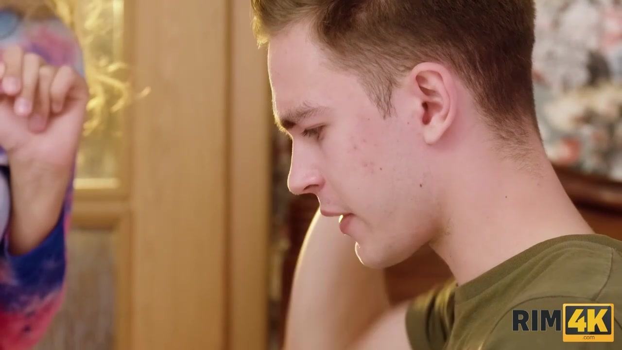 Роскошная зрелая Бриана (Briana Banderas) долбится с молодым