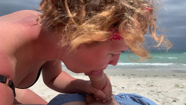 Глубокий минет на пляже