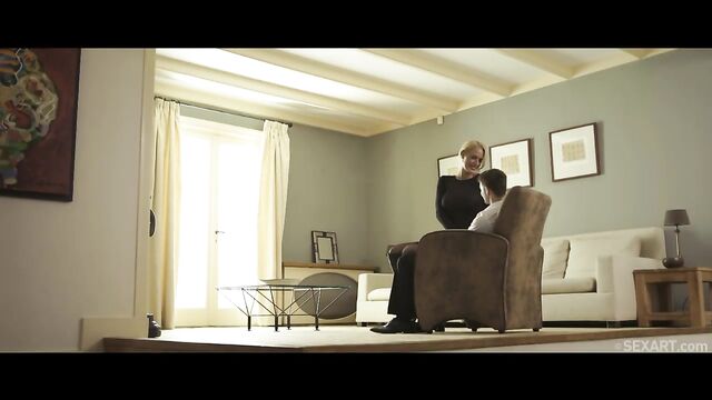 Пышногрудая телочка напрашивается на конец