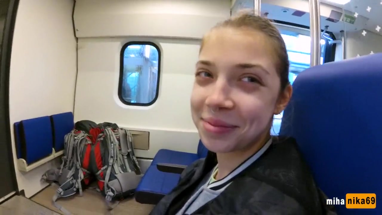 Ника берет в рот в поезде
