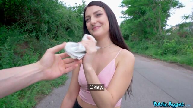 За деньги трахает  девушку в лесу, Кэти Роуз (Katy Rose)