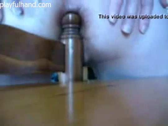 Старуха села верхом на быльцу кровати