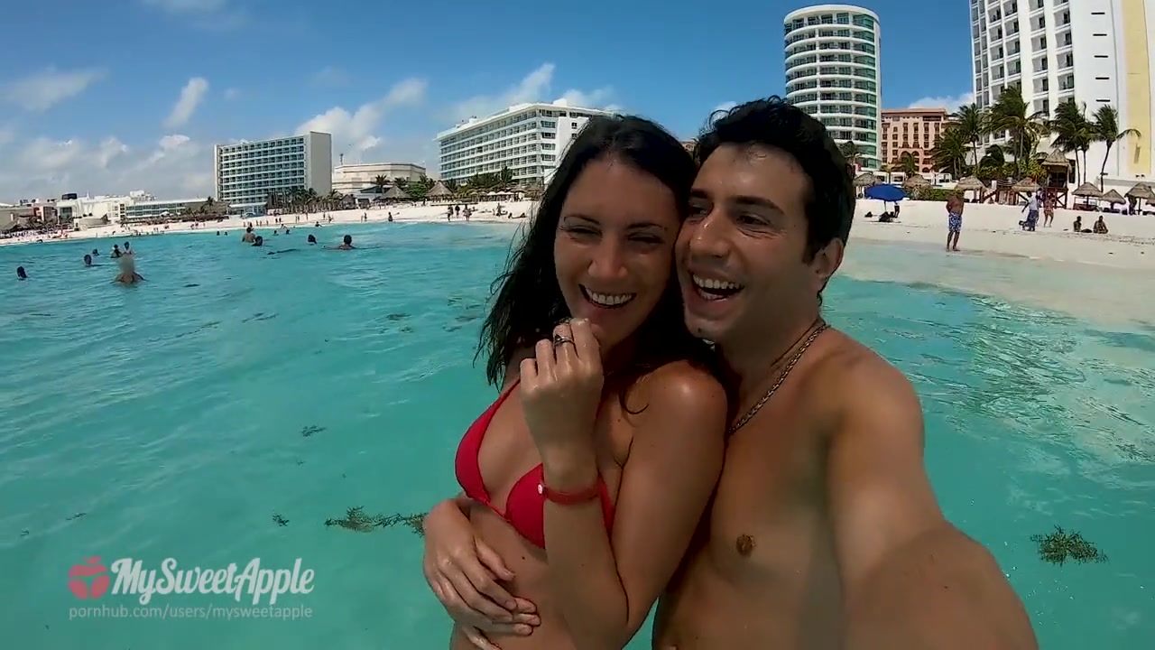 Публичный секс на балконе отеля